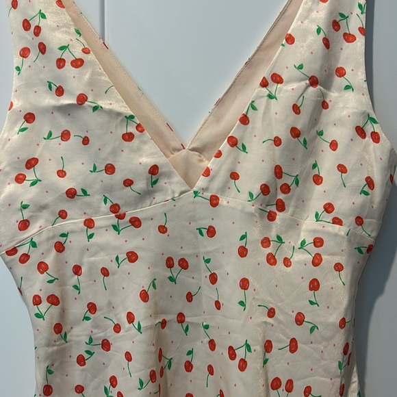 Zara Cherry dress - Picture 2 of 2